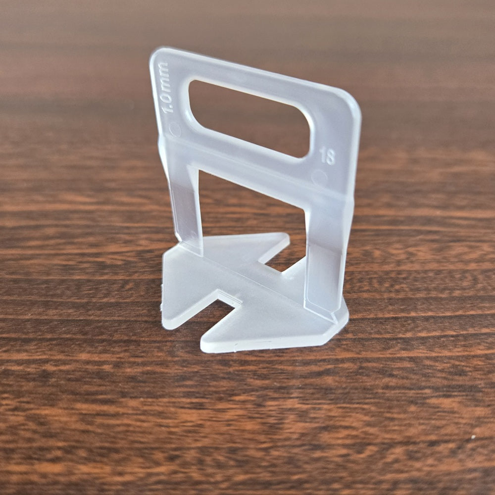 Tile Leveling clip in a 1mm spacer size, to ensure that there is a 1mm joint size between tiles during installation.