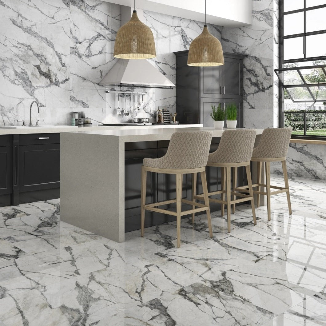 Invisible White glossy porcelain tile with a marble design, for floors and walls. Made in Spain, installed in a room.