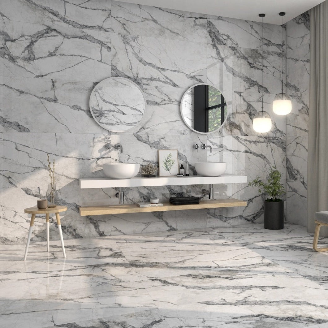 Invisible White glossy porcelain tile with a marble design, for floors and walls. Made in Spain, installed in a room.
