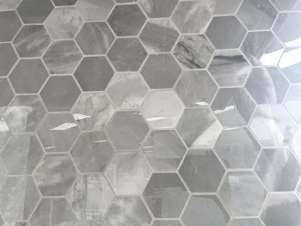 Morocco Ash Grey porcelain mosaic with a grey marble style, for floors and walls. In a small hexagon shape.