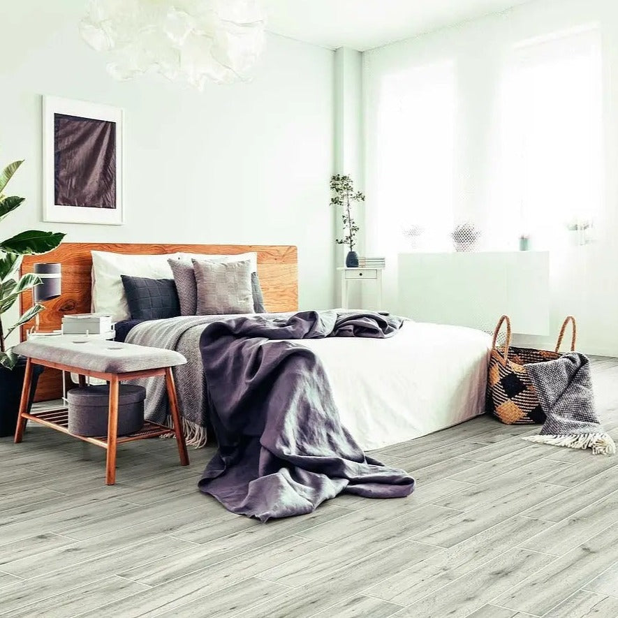 Travekheart White matte porcelain tile with a wood design, for floors and walls. Made in Italy, installed in a room.