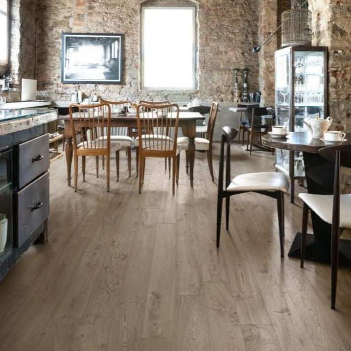 Vero Sabbia matte porcelain tile with a sand wood design, for floors and walls. Made in Italy, installed in a room.