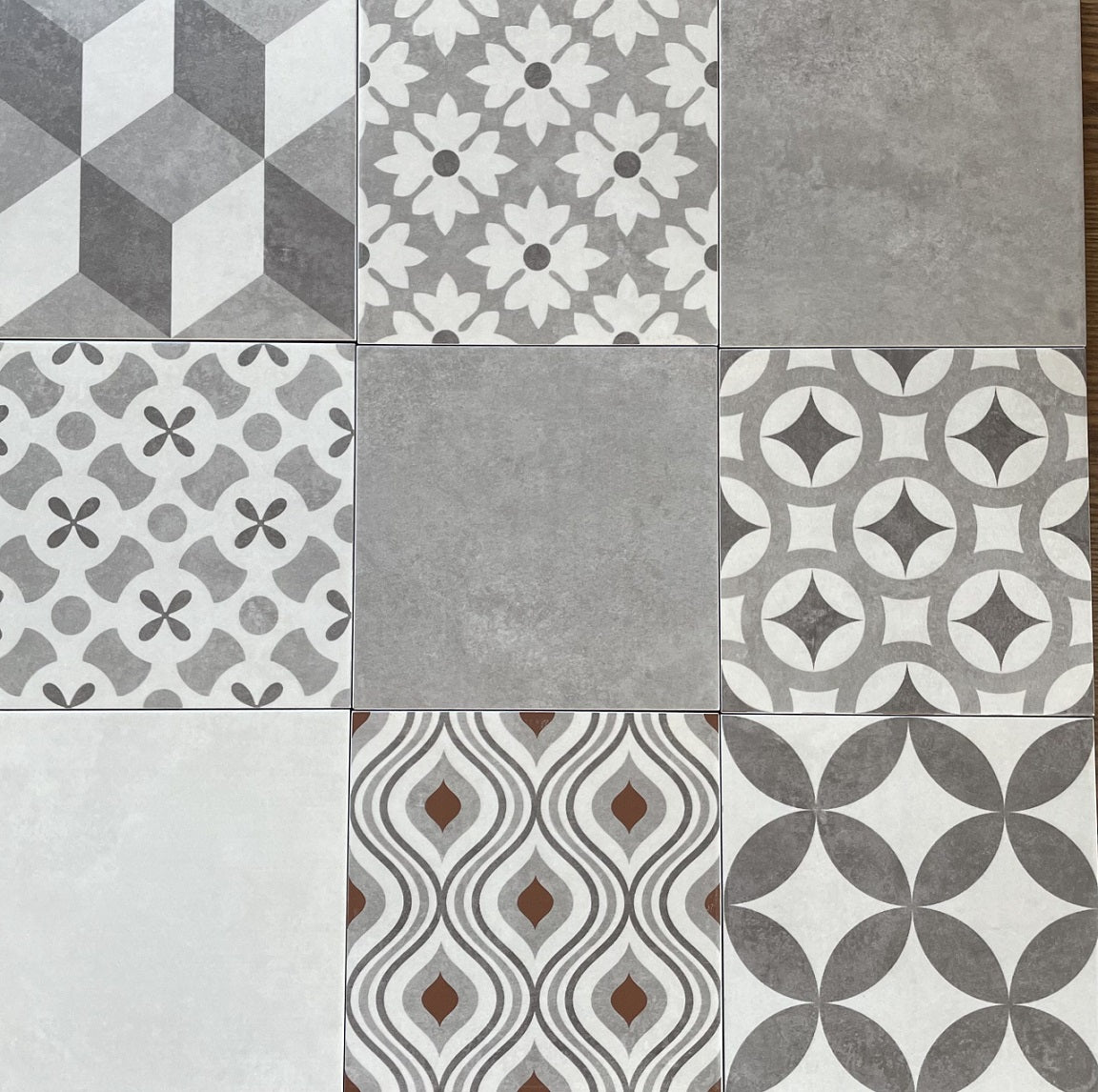 Hidraulico Cemento contemporary style porcelain tile with varying designs, for floors and walls. In a 8x8" size.