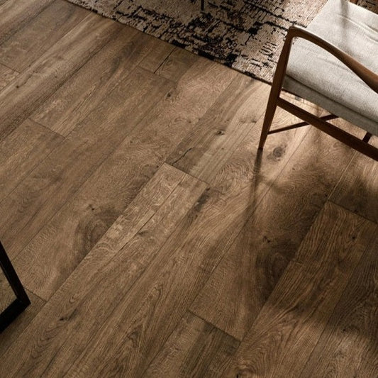 Vero Rovere matte porcelain tile with a beige wood design, for floors and walls. Made in Italy, installed in a room.